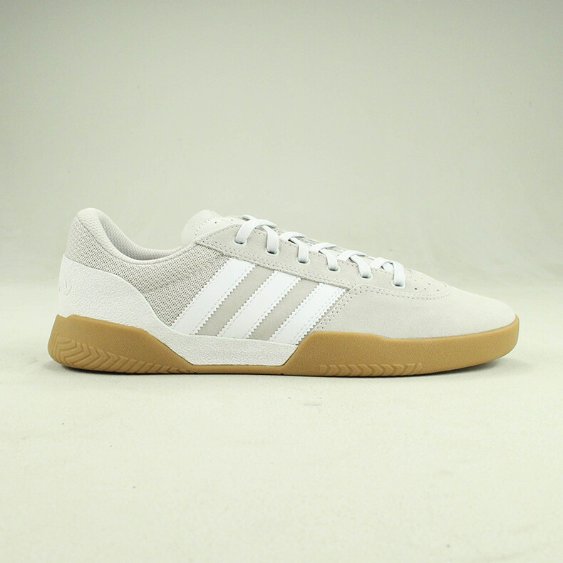 white adidas trainers size 6